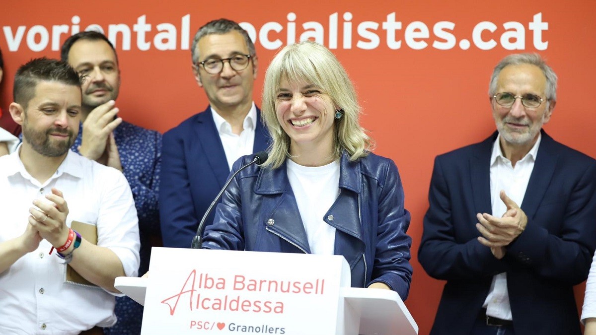 Alba Barnusell, dirigint-se als militants i simpatitzants.
