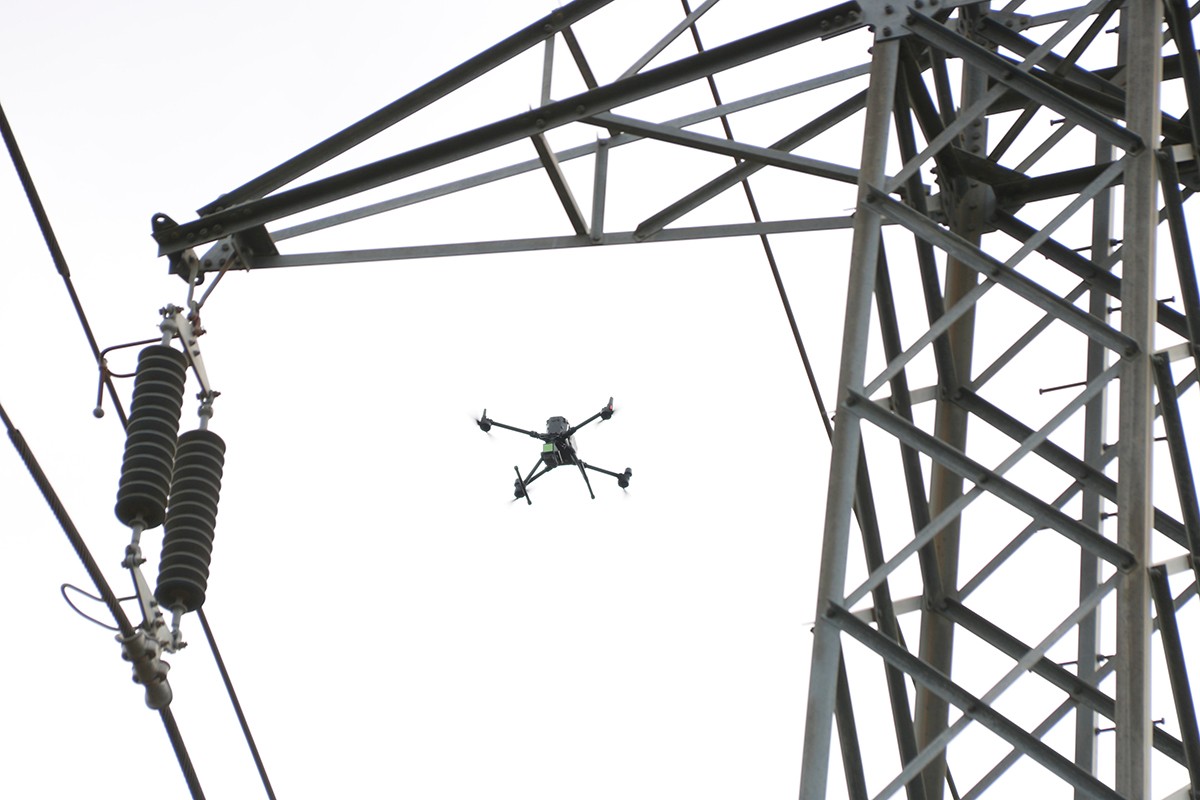 Imatge del dron amb tecnologia LIDAR per controlar el creixemet de la massa forestal al voltant de la línia elèctrica.