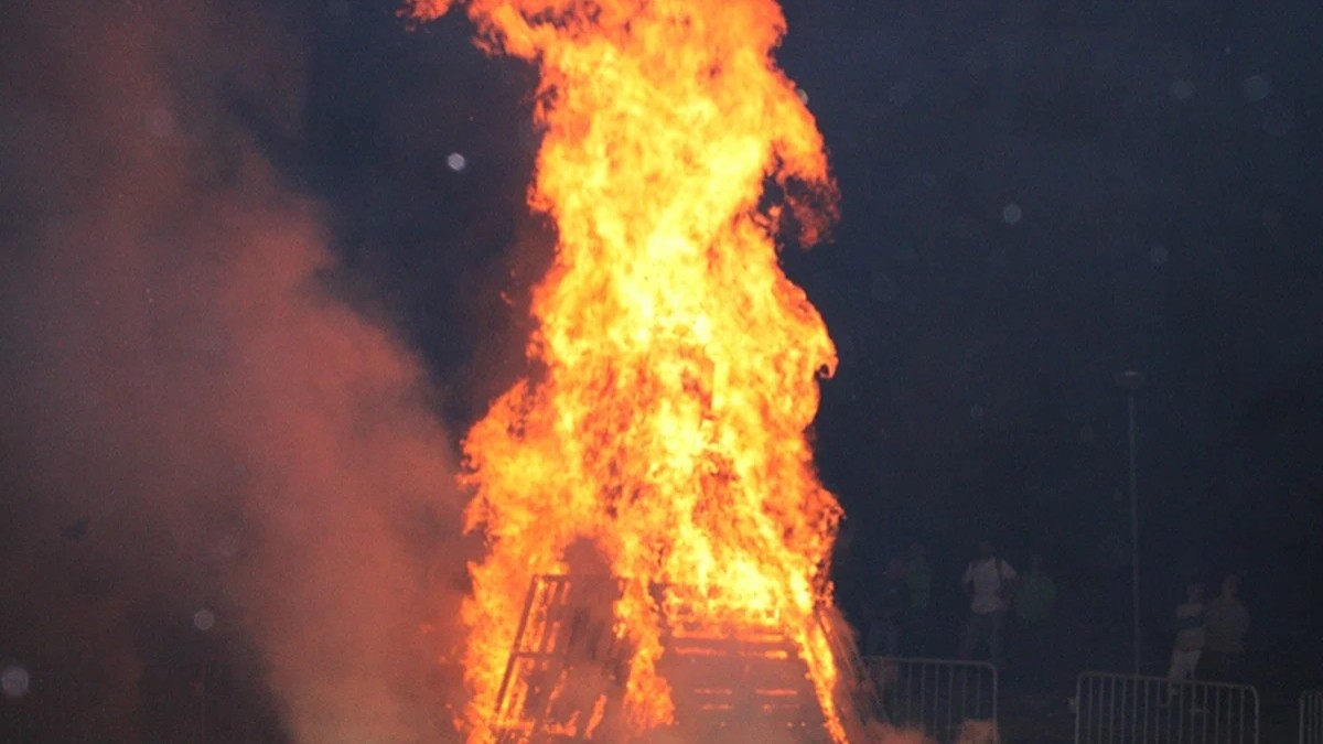 Imatge d'una foguera de Sant Joan.