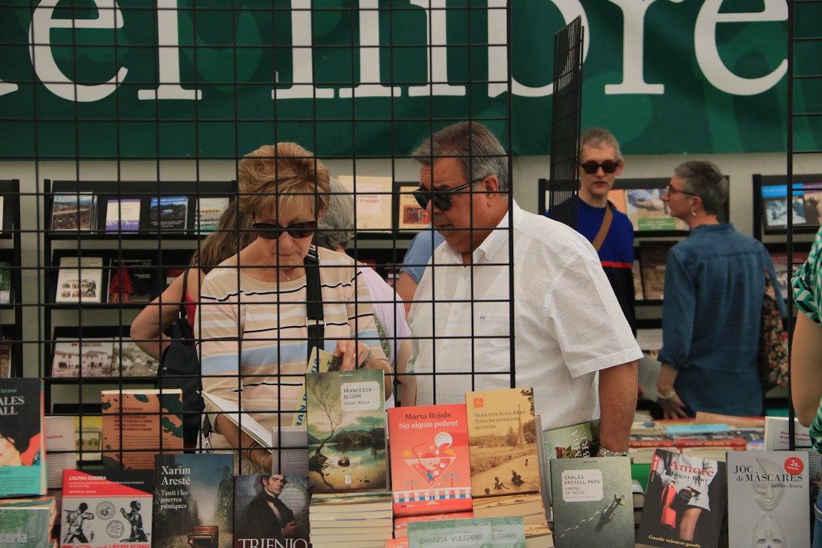 Enguany s'ha incrementat en un 15% les vendes de llibres en el marc de la vintena fira del llibre ebrenc.  
