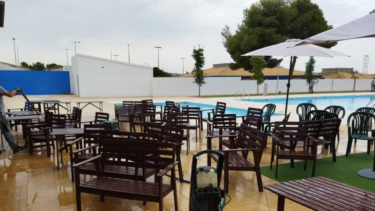 La piscina d'estiu de Santa Oliva.