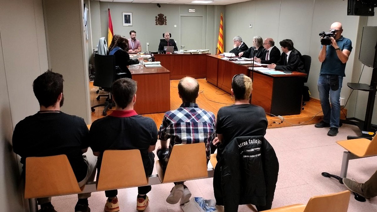Els quatre encausats, aquest dilluns al jutjat penal de Tarragona