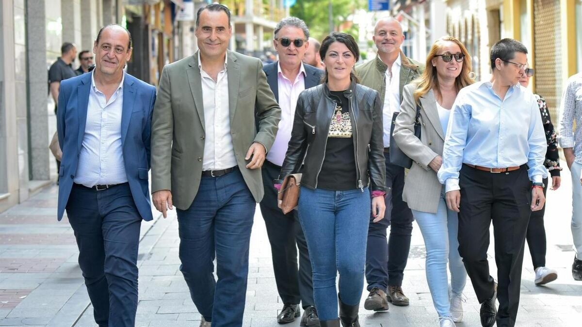 Macarena Olona i altres caps de llista de Caminando Juntos per les eleccions del 23-J