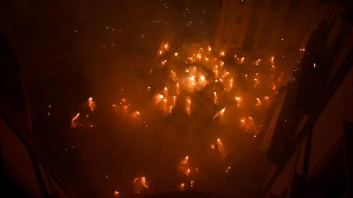 El foc cobreix la plaça Sant Pere en la Patum Completa