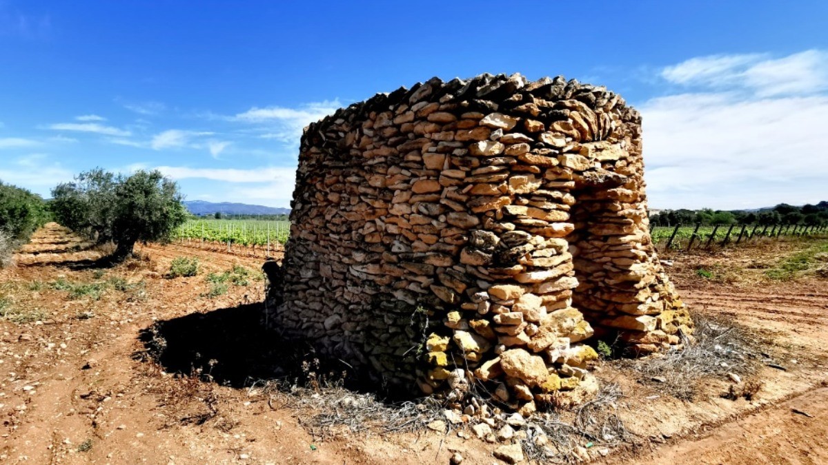 Una barraca de pedra seca.
