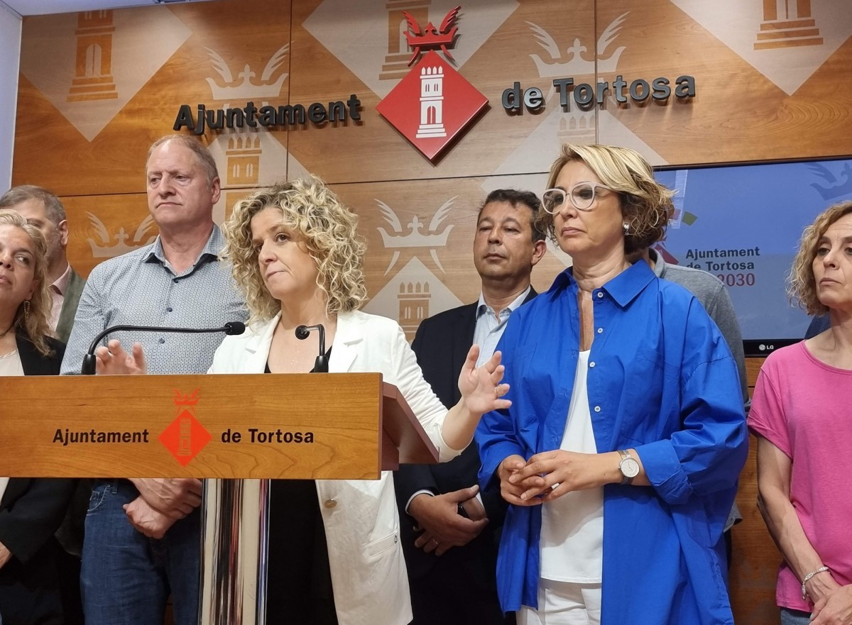 Meritxell Roigé durant la roda de premsa on feia públic que no seria alcaldessa de Tortosa 