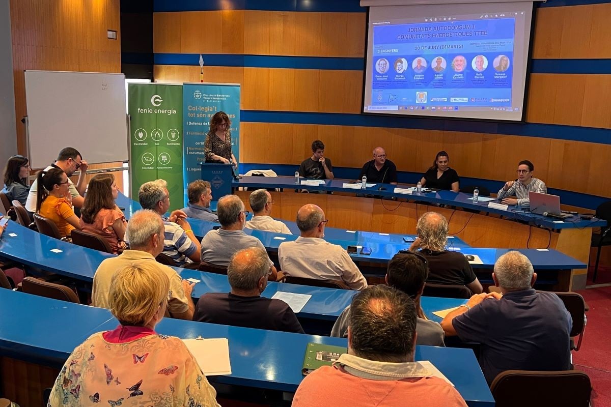 Un moment de la jornada sobre autoconsum i comunitats energètiques organitzada pel Col·legi d'Enginyers Tècnics Industrials al Camp de Tarragona i les Terres de l'Ebre al Consell Comarcal del Montsià  