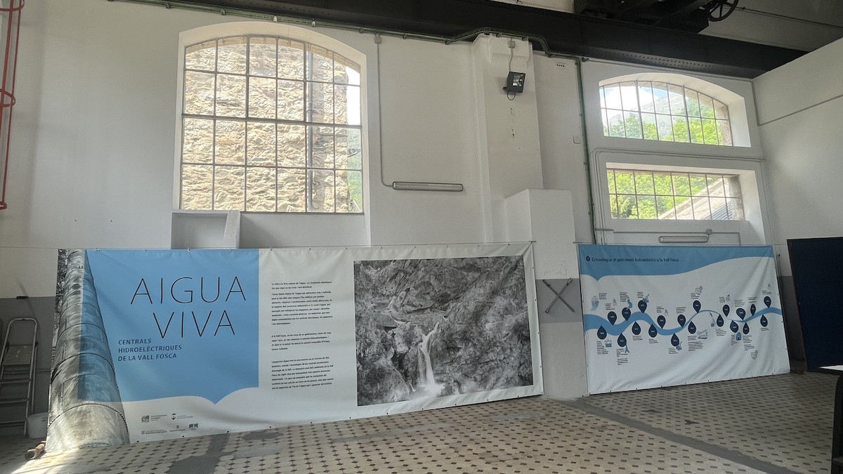 Dos dels plafons de l'exposició, instal·lada al taller del Museu Hidroelèctric