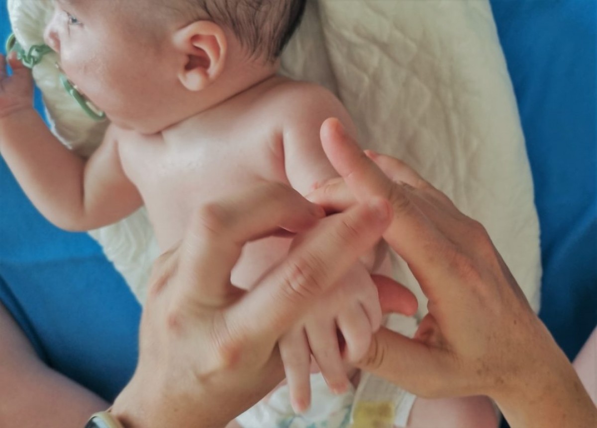 Taller de massatge infantil a l'Hospital Verge de la Cinta de Tortosa 