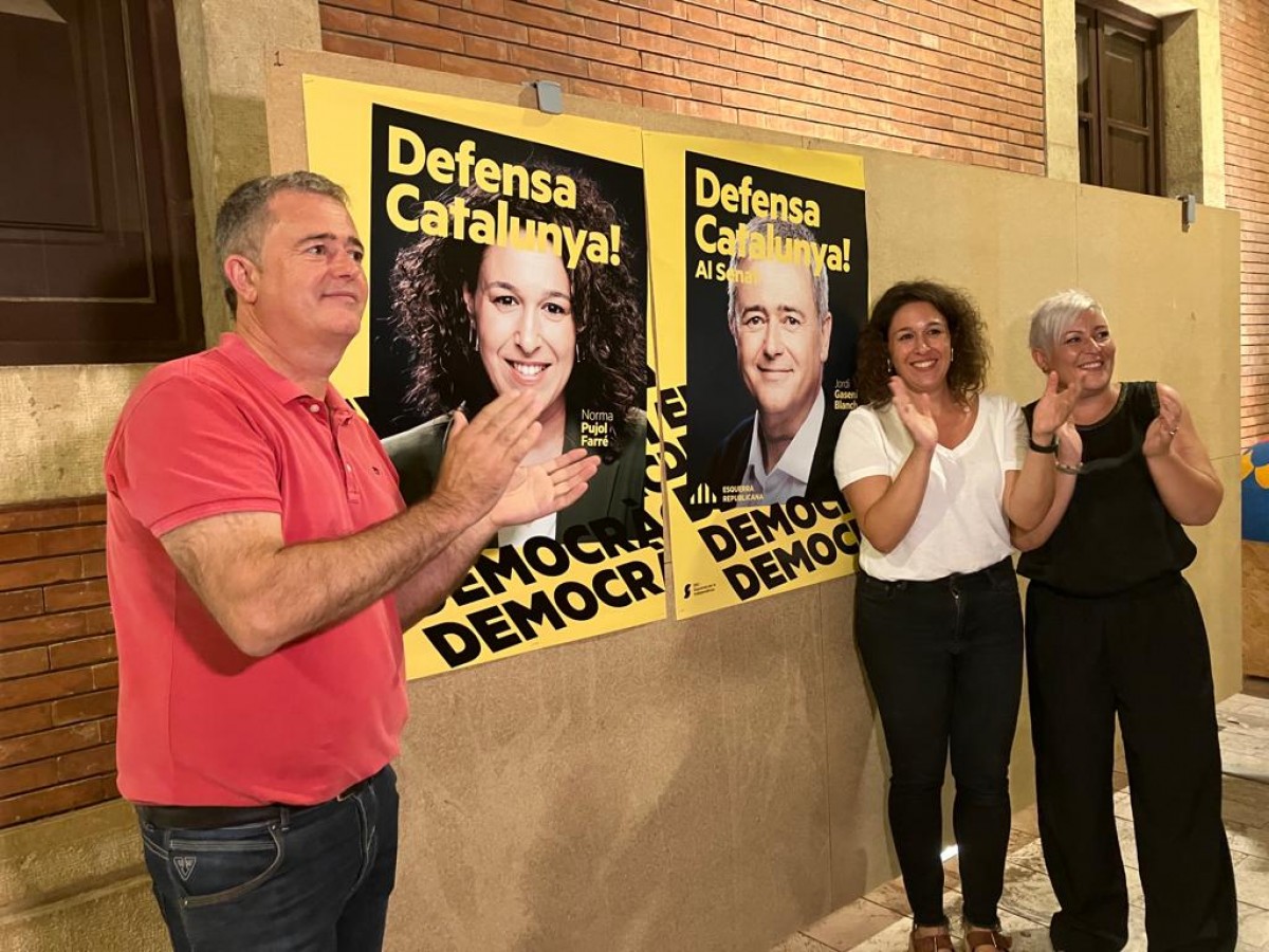 Penjada dels primers cartells d'Esquerra República Ebre per a les properes eleccions espanyoles 