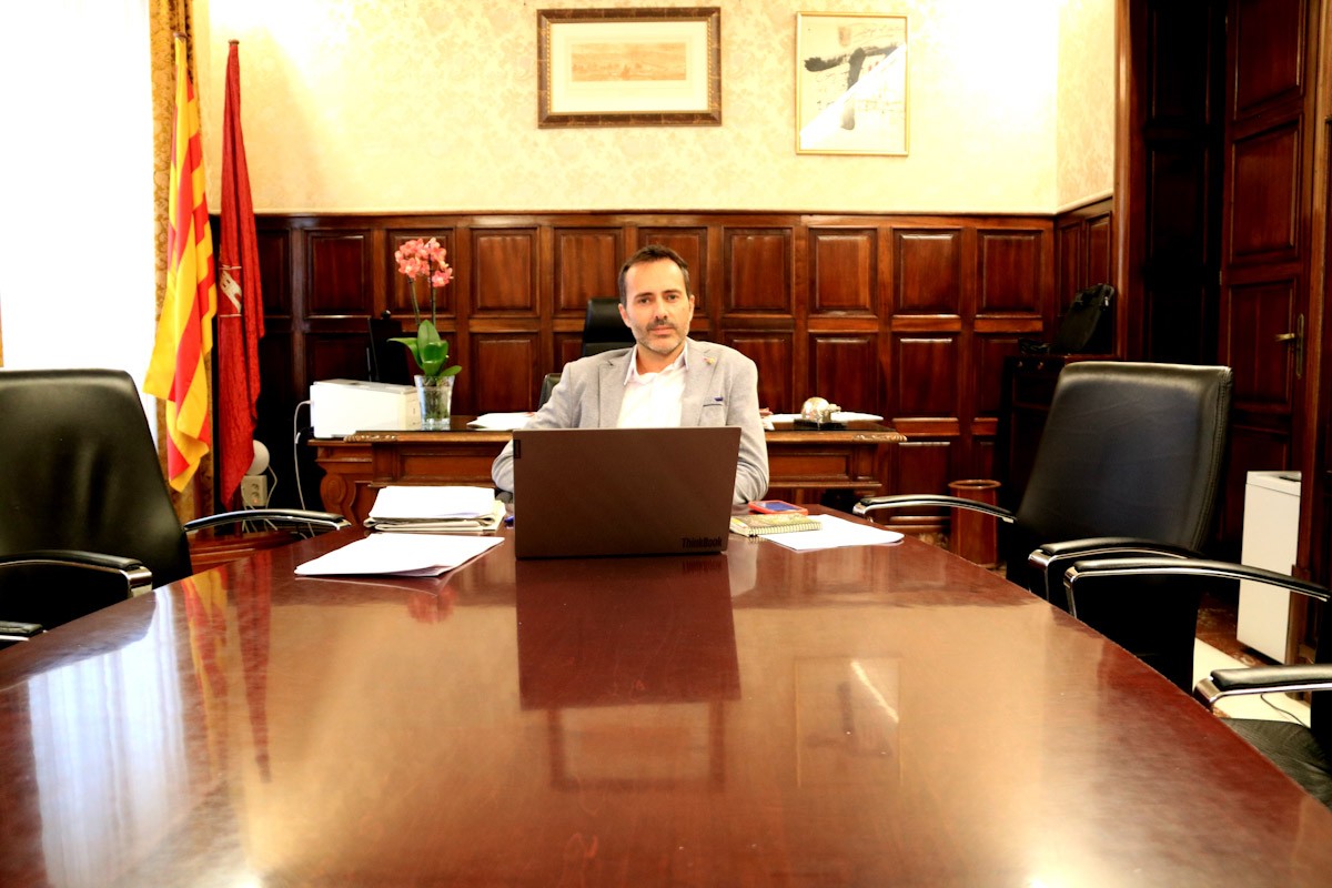 Jordi Jordan, alcalde de Tortosa, al seu despatx d'alcaldia a l'Ajuntament 