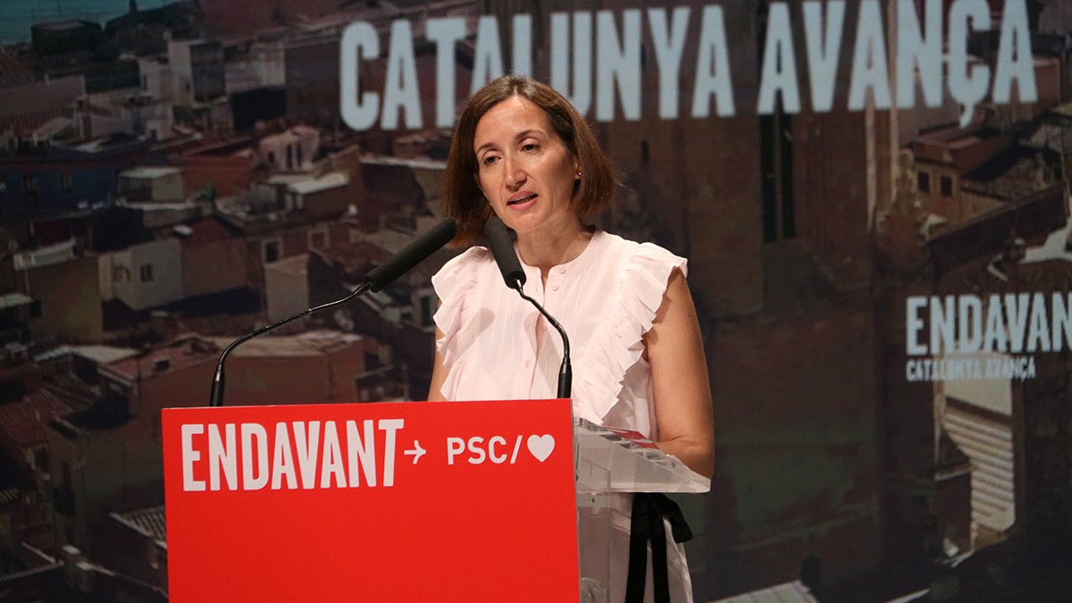 La cap de llista del PSC a Tarragona el 23-J, Valle Mellado, intervenint en un acte del partit a la ciutat.