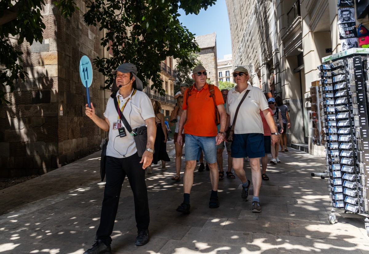 Un grup de turistes a Barcelona, en imatge d'arxiu