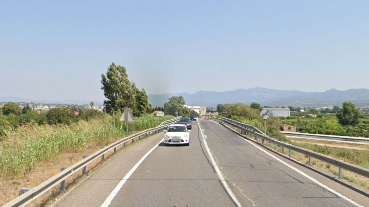 Imatge de la carretera C-12, al terme municipal de Tortosa.