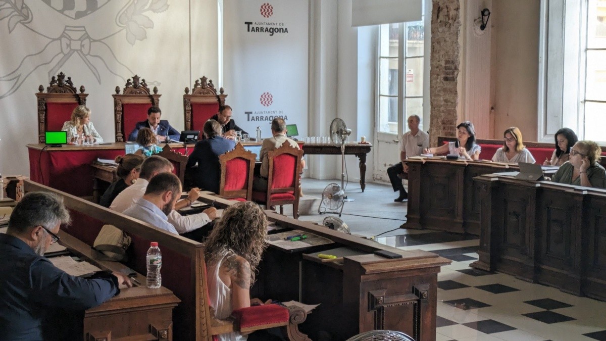 Imatge del consell plenari de l'Ajuntament de Tarragona celebrat aquest dijous a la sals d'actes del Palau Municipal.