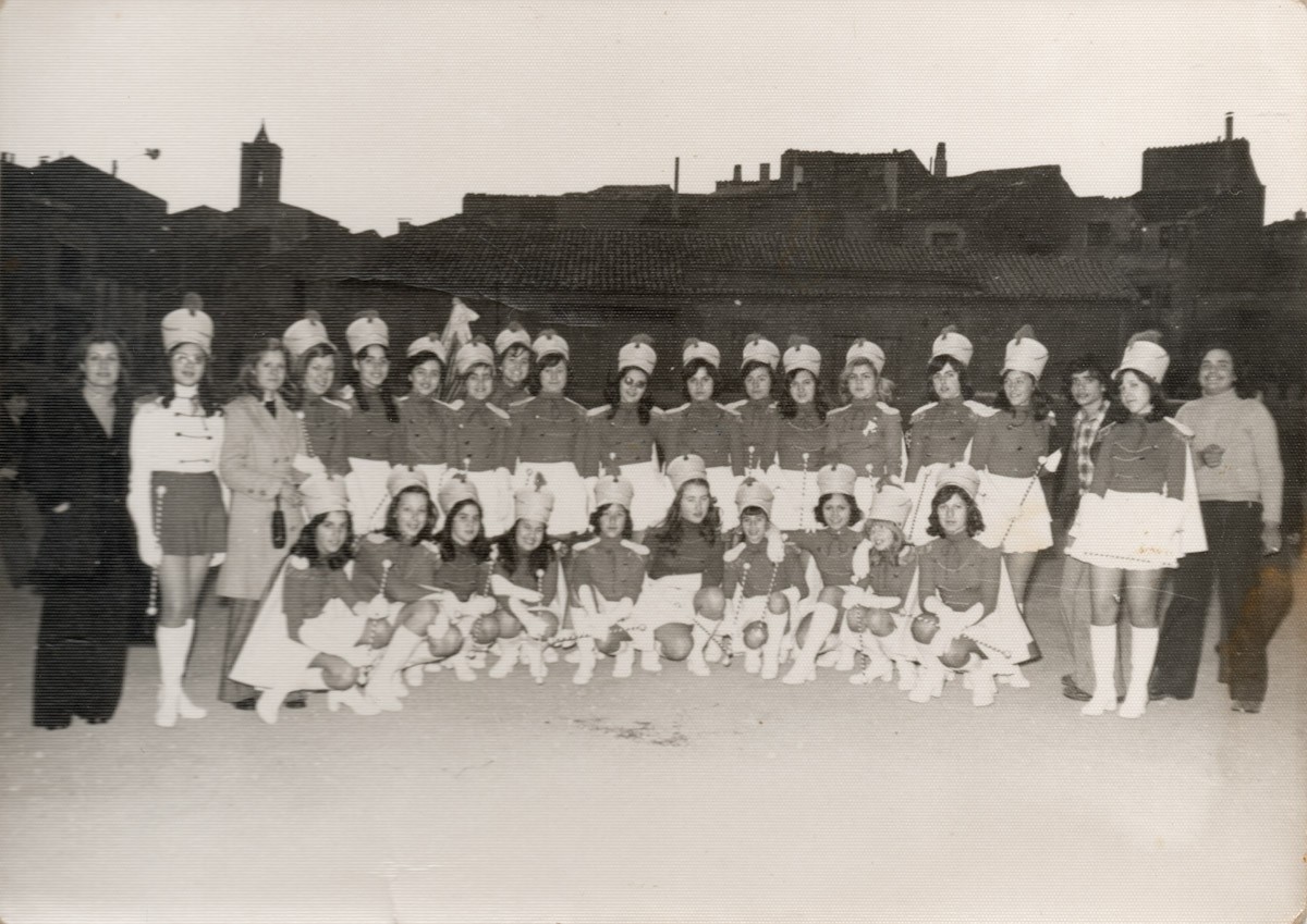  Tota la formació a Bot, el febrer de 1975, on van actuar per les festes de Sant Blai