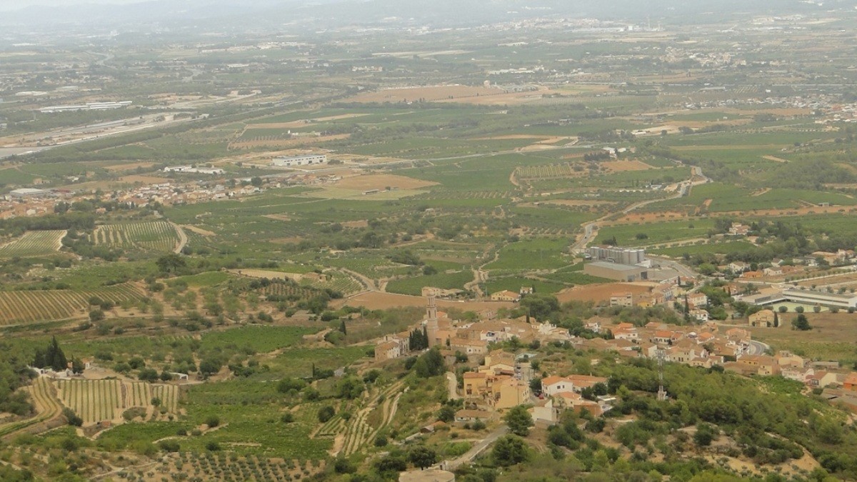Vista del Baix Penedès des del mirador de l'ermita d'Albinyana.