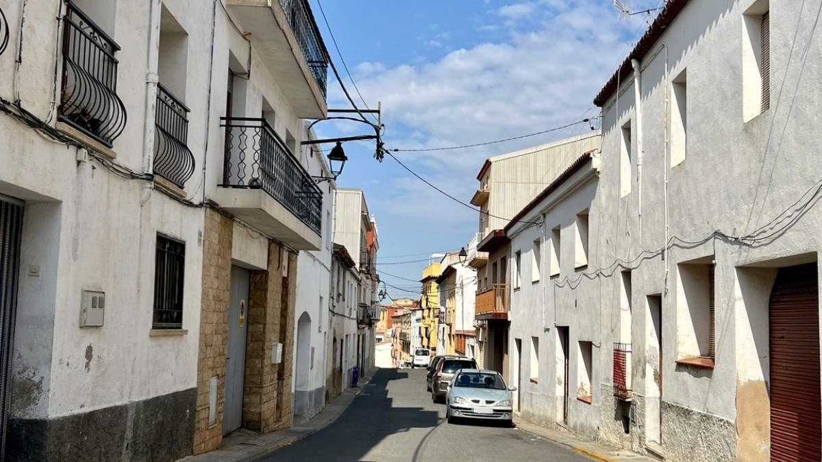 Un carrer del barri de la Riba de la Bisbal del Penedès.