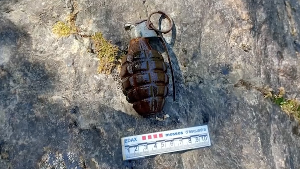 Imatge de la granada de mà localitzada a la Noguera Pallaresa