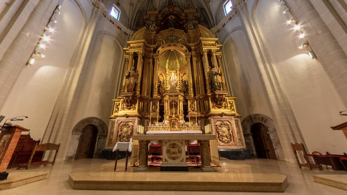 Vista de l'altar de la Basílica de Valldeflors