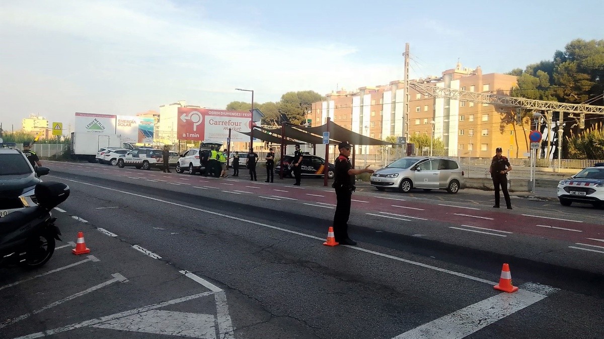 Imatge del control policial que es va dur a terme aquest dimecres a Torredembarra.