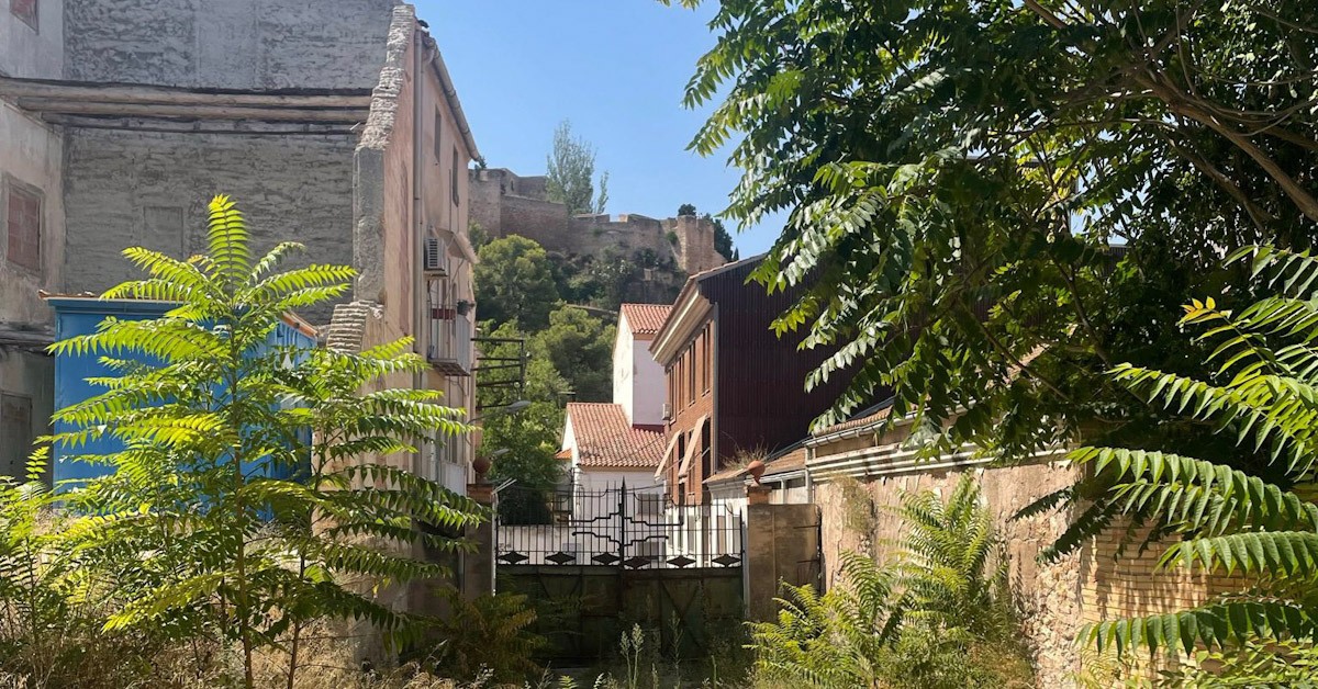 El Balneari del Porcar es troba al barri de Remolins, a Tortosa 