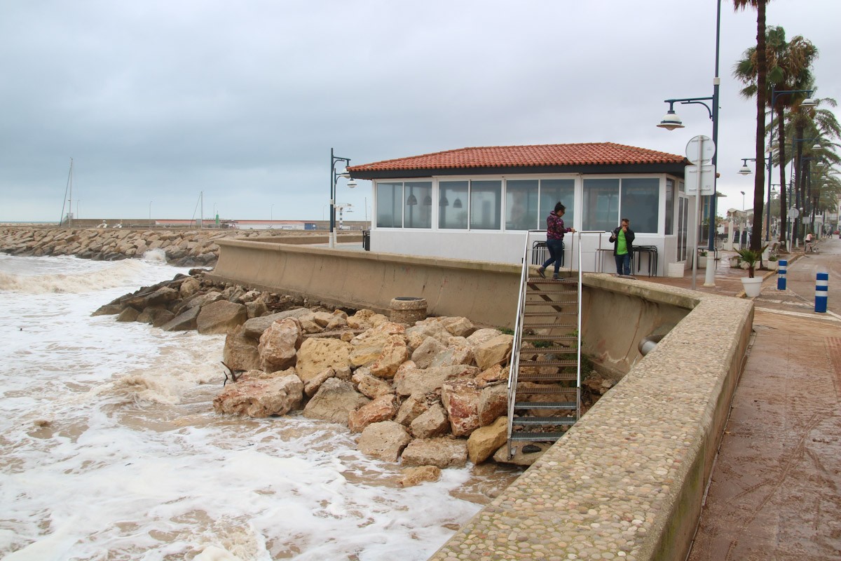 El Passeig Marítim d'Alcanar, afectat pel temporal del setembre del 2023  