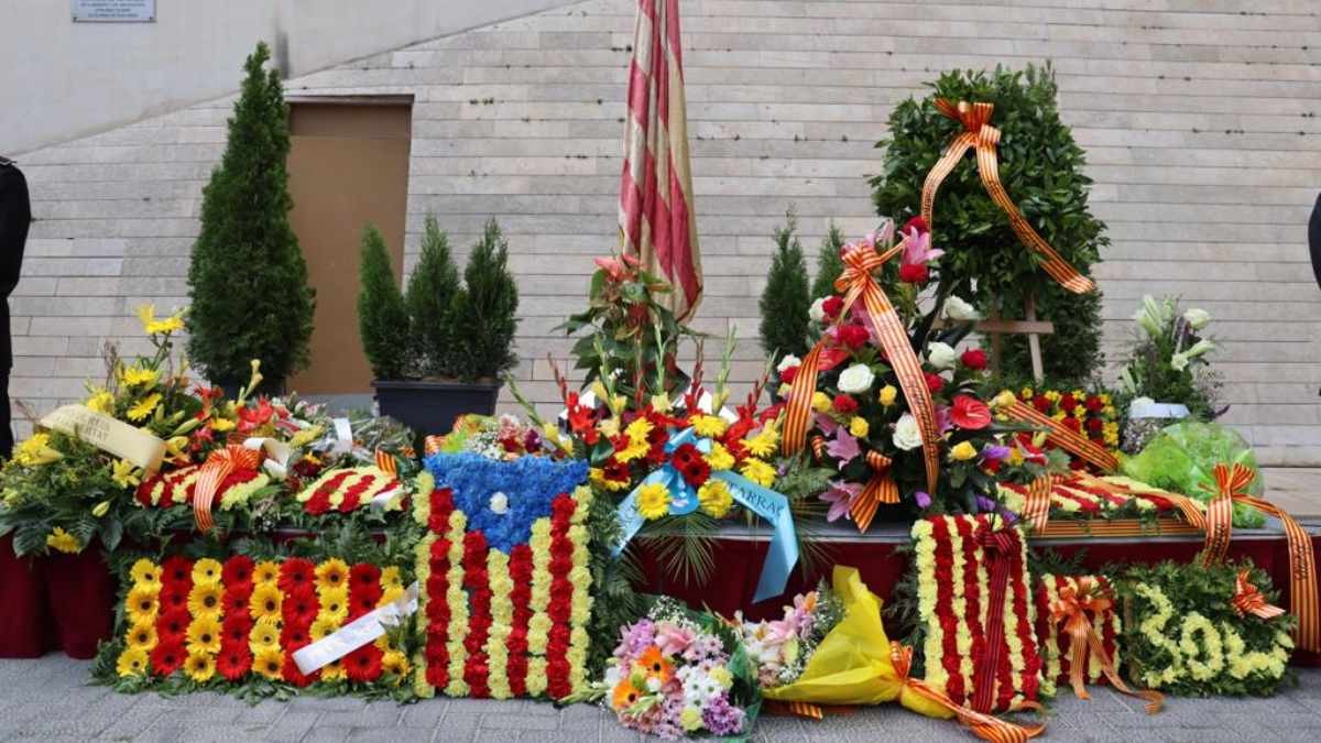 L'ofrena floral i la glossa protagonitzen la commemoració de l'Onze de Setembre