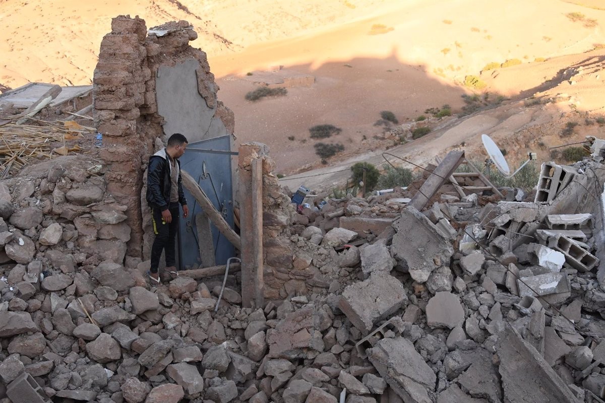 Un marroquí, veient casa seva destrossada arran del terratrèmol