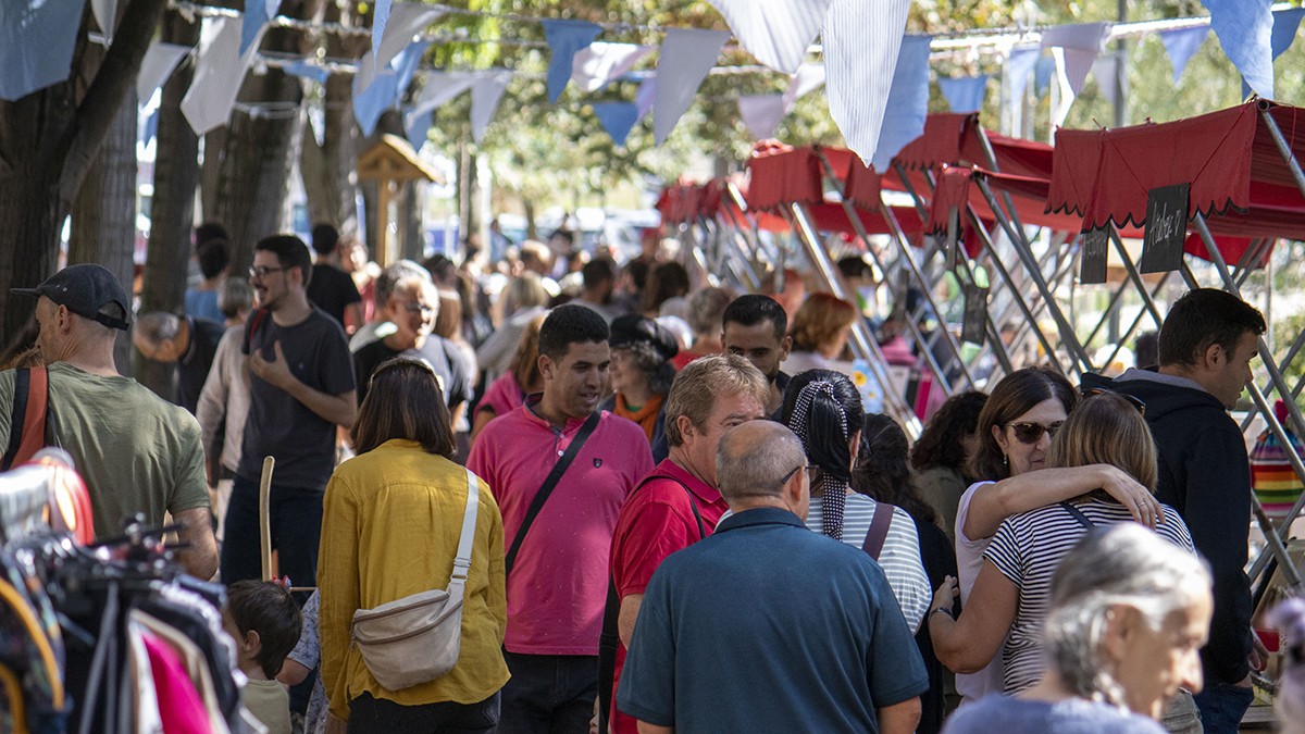 Centenars de persones han visitat la Fira alTERna't aquest diumenge a Manlleu.