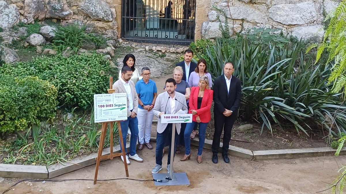 L'alcalde Rubén Viñuales ha fet la roda de premsa de balanç dels 100 dies al Passeig Arqueològic.