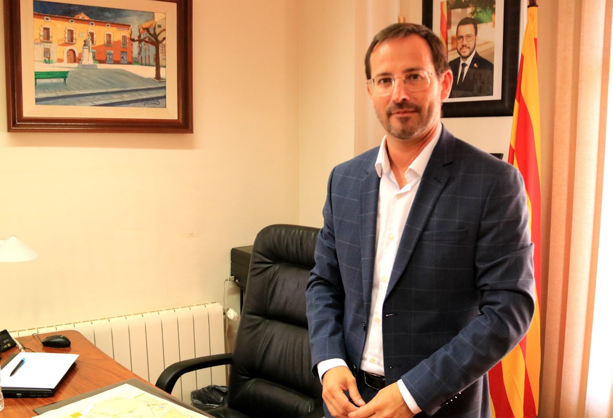 Rubén Biarnés, alcalde de Móra d'Ebre, al seu despatx  