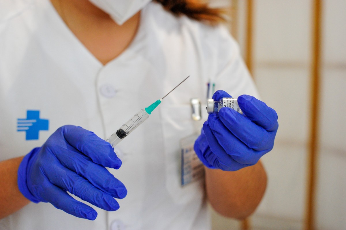 Salut inicia la vacunació simultània contra la grip i la COVID a les Terres de l'Ebre  
