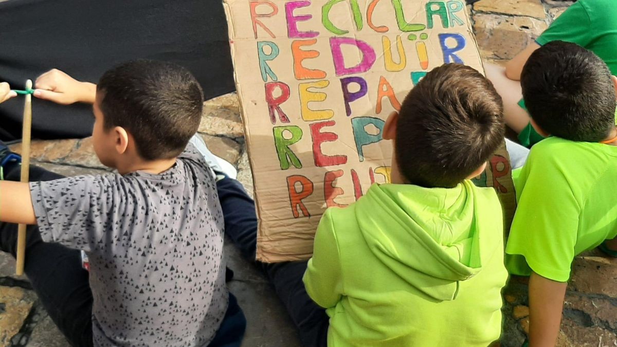 L'alumnat de vuit centres educatius de Reus ha elaborat cartells per lluitar contra el canvi climàtic