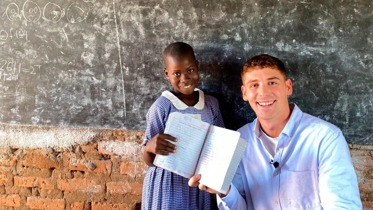 El projecte Rumbo a clase busca finançar el material escolar per a 500 nens d'una escola a Uganada