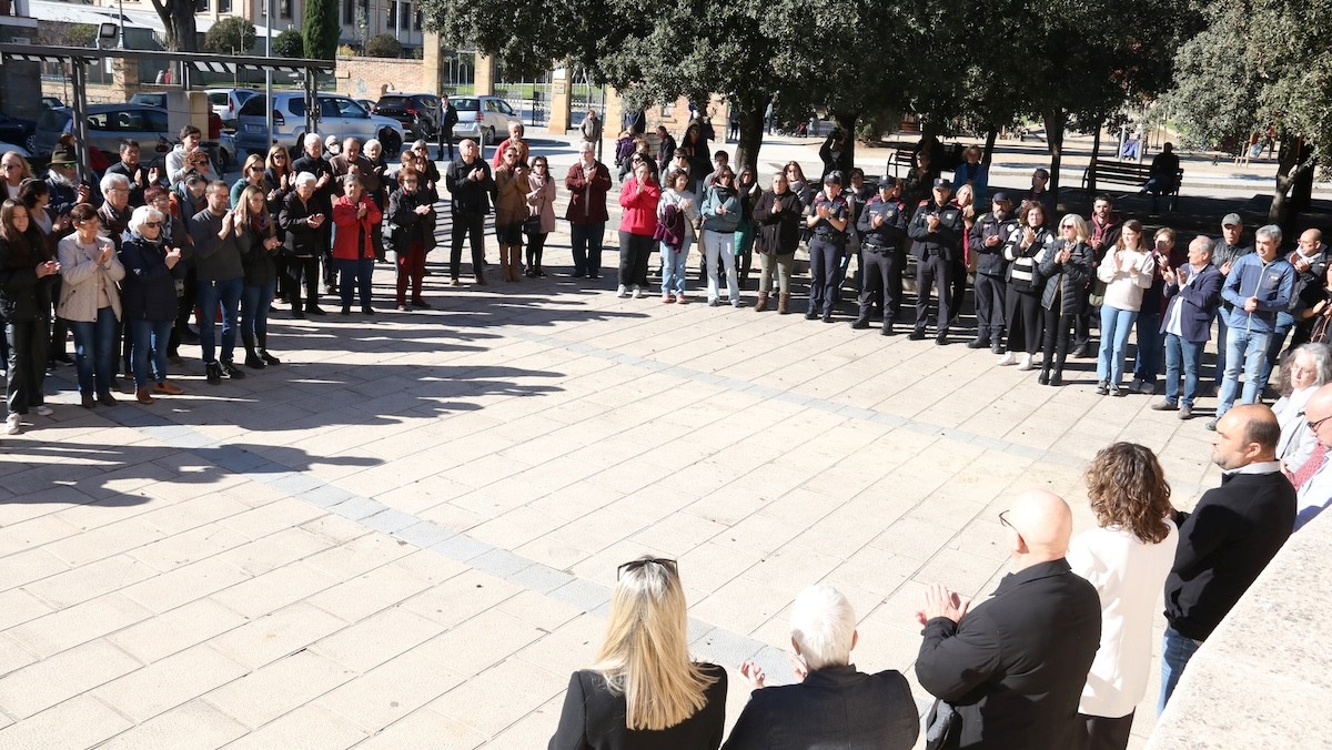 Durant l'acte s'ha guardat un minut de silenci en memòria de la víctima, la catorzena per violència masclista enguany a Catalunya