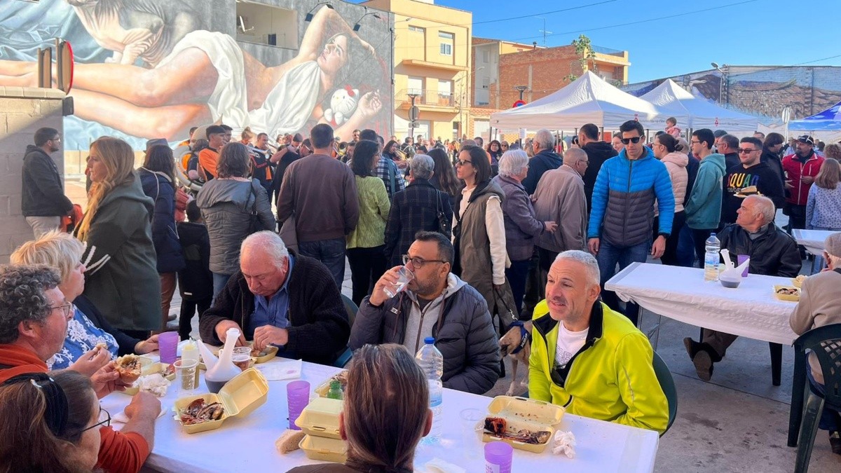Durant la Festa de la Clotxa de la Ribera d'Ebre s'han repartir 1.200 racions d'aquest àpat.