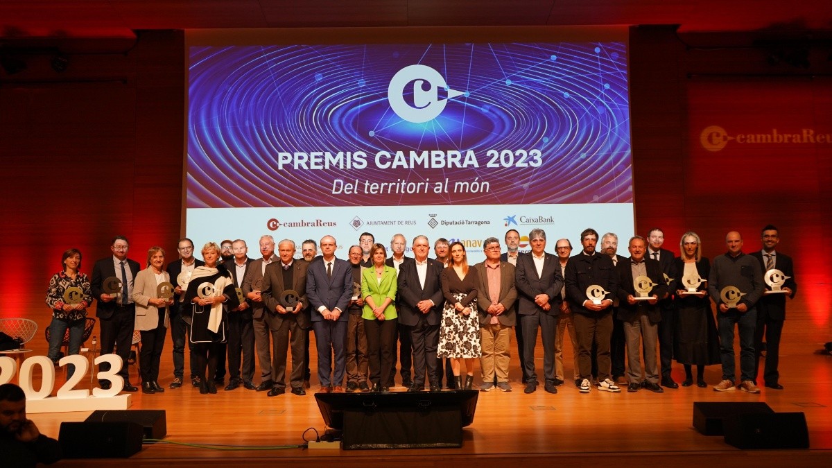 Foto de família del lliurament dels Premis Cambra 2023.