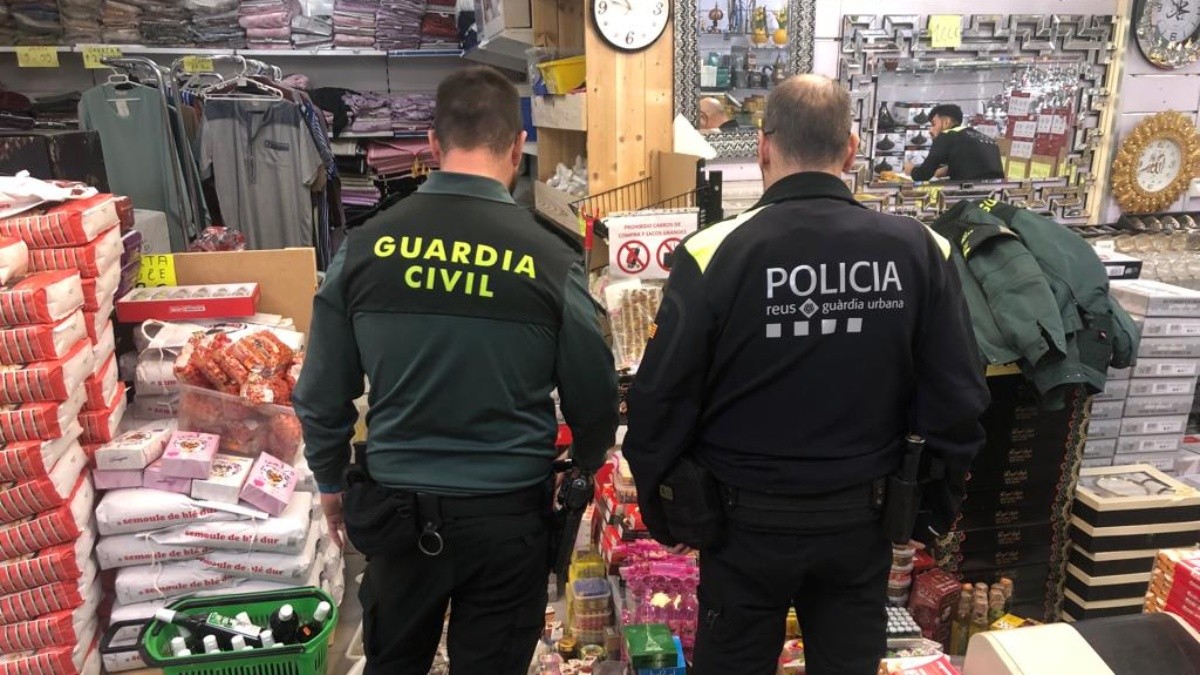 La inspecció ha anat a càrrec d'agents de la Guàrdia Urbana de Reus i de la patrulla fiscal de la Guàrdia Civil.