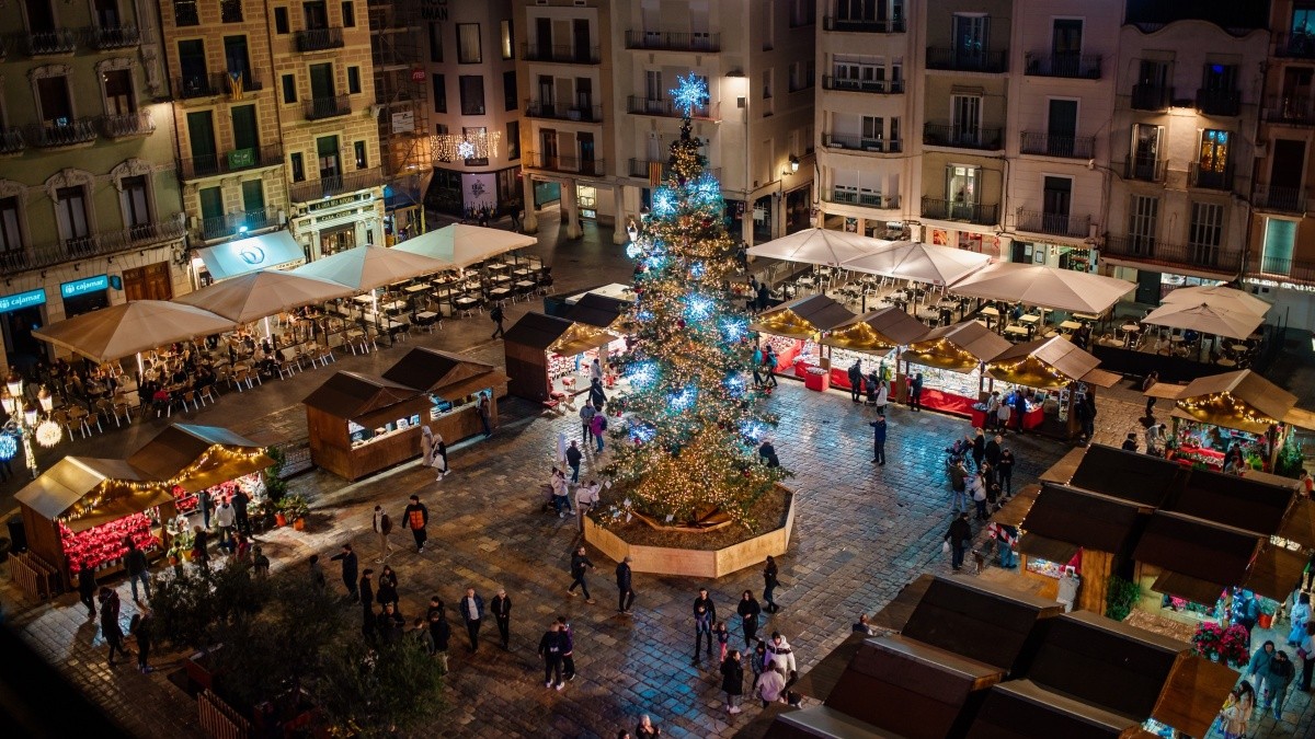 Imatge del Mercat de Nadal de Reus a la plaça del Mercadal de la capital del Baix Camp.