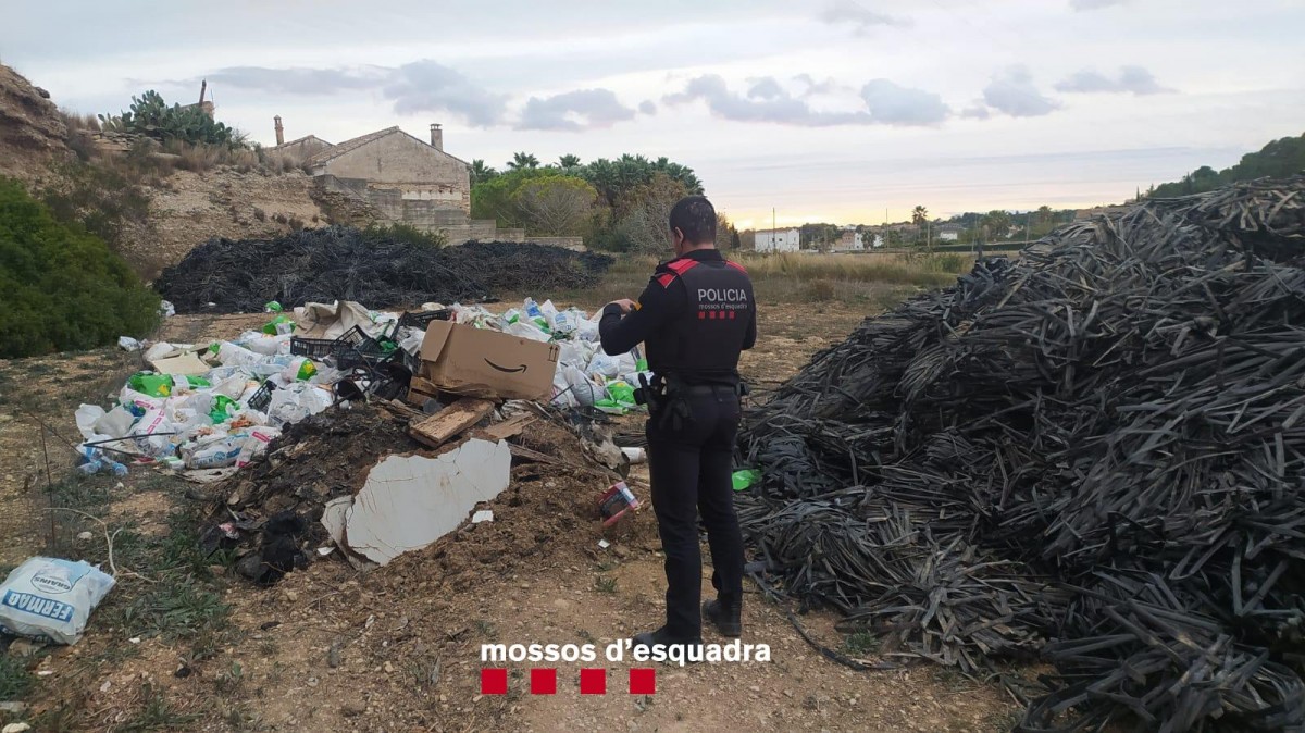 Parcel·la de Tortosa on els Mossos d'Esquadra van trobar residus abocats de manera il·legal 