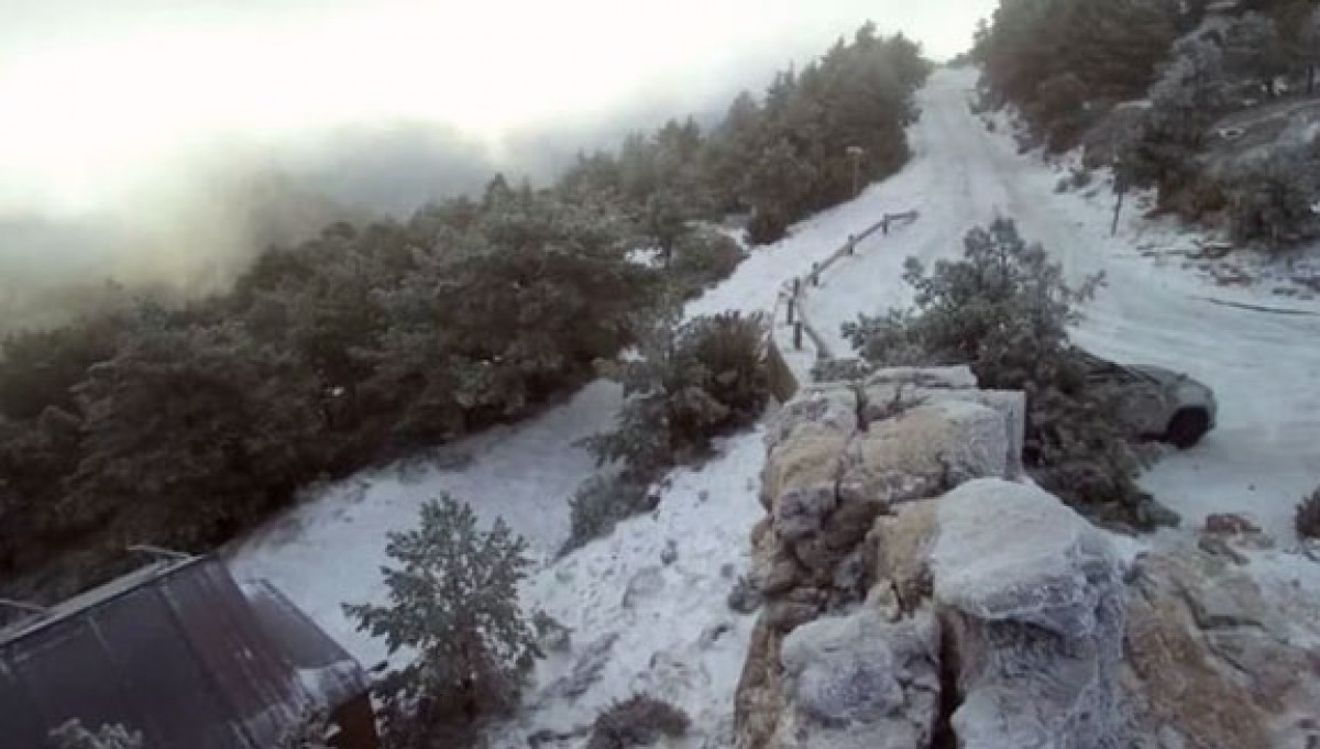 Enguany han caigut dos nevades lleus a Caro, com es veu en esta imatge.