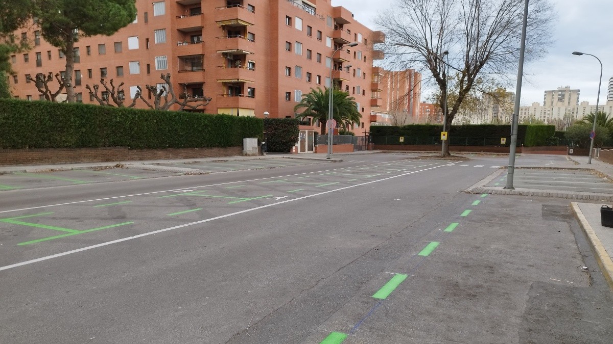 Imatge de la zona verda que s'ha pintat a la plaça Joan Miró de Tarragona.