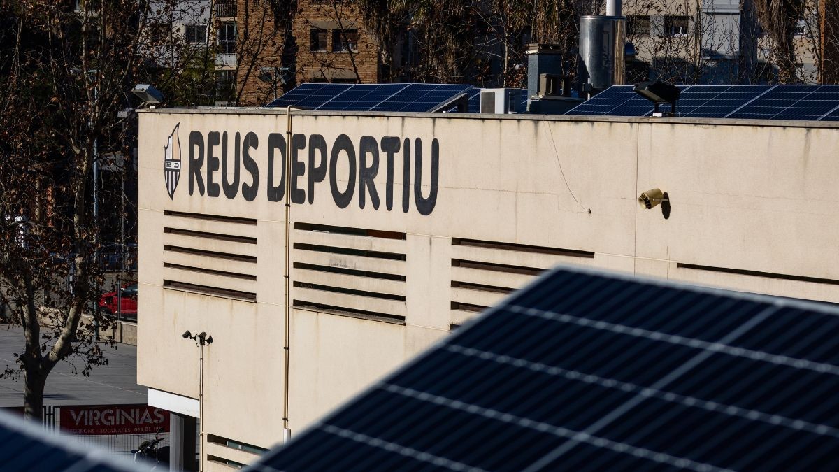 La instal·lació de plaques solars al Reus Deportiu disposarà de la totalitat de 990 kWp de potència contractada