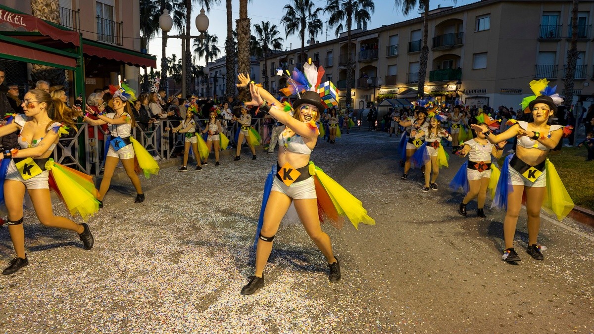 El Carnaval de Roda de Berà tornarà a omplir els carrers de llum, color i ball aquest cap de setmana.