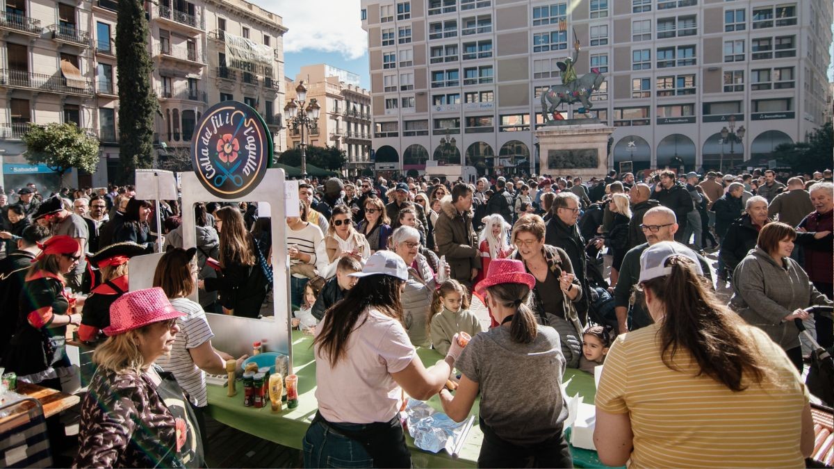Milers de persones no han faltat a la cita gastronòmica de Carnaval a Reus.