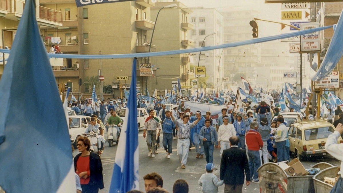 Aficionats napolitans celebrant el primer scudetto guanyat pel seu equip el 1987