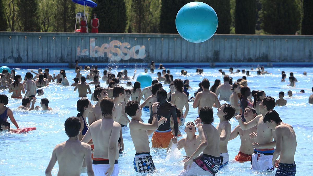 Els alcaldes demanen que les piscines municipals es considerin refugis climàtics