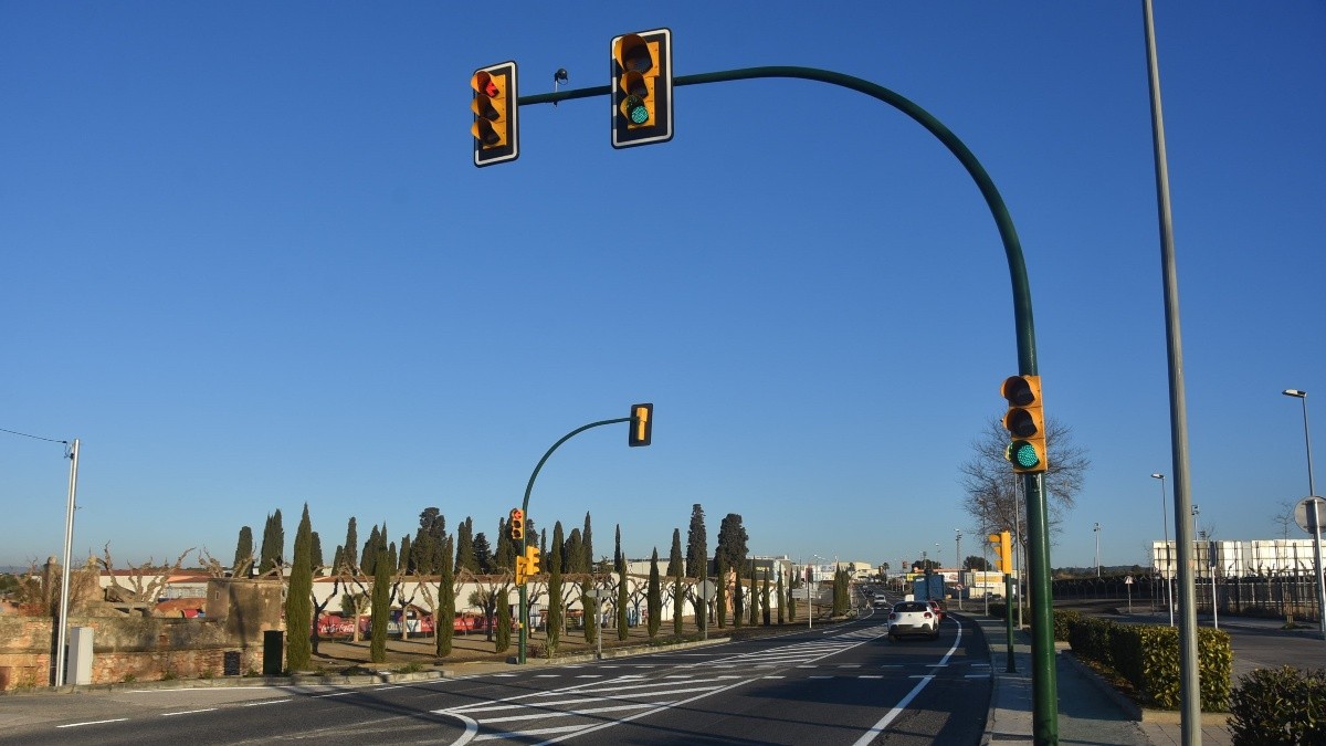 Imatge de la carretera de la Riera que l'Ajuntament de Torredembarra reurbanitzarà.