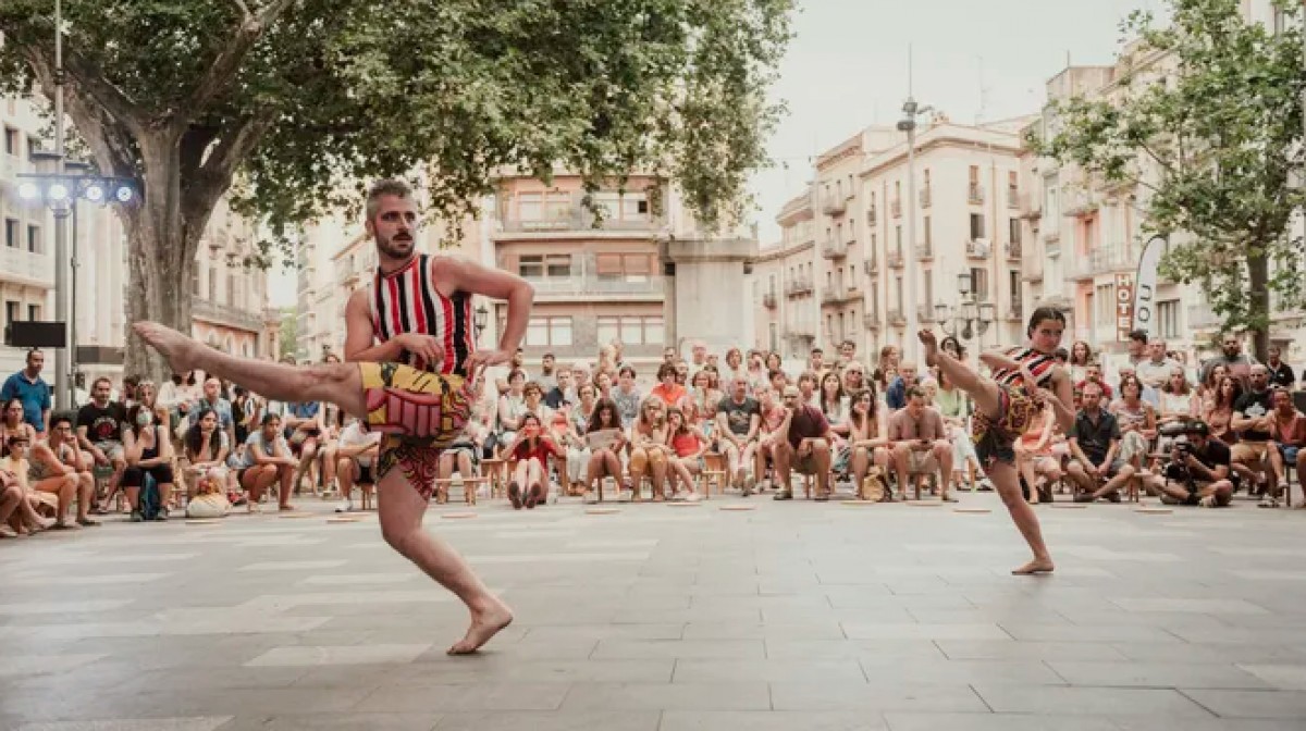 Ballarins de la companyia 'Eyas Dance Project' en una actuació a Figueres 